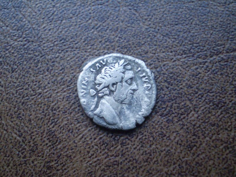 Срібло денарій Антонін Пій 156-й рік н. е.
