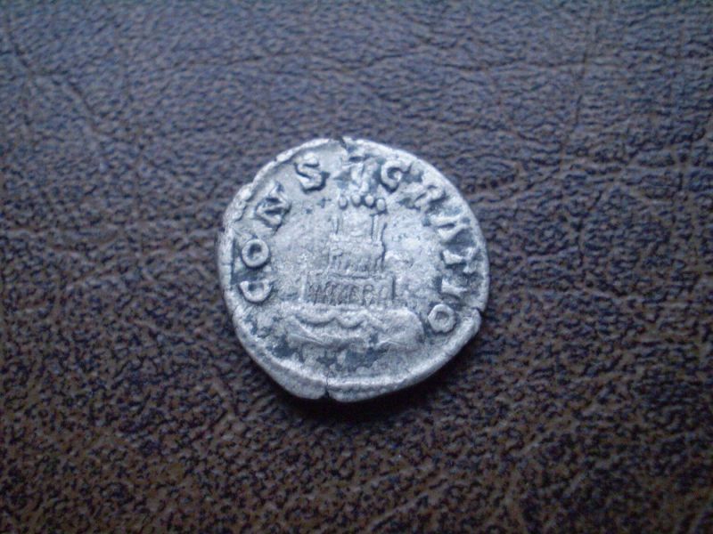 Срібло консекраційний денарій Антонін Пій 161-й рік н. е