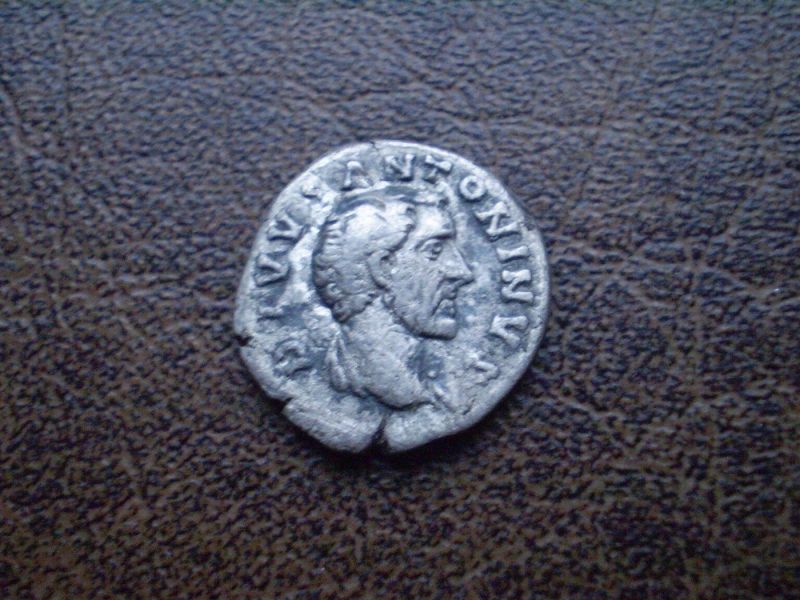 Срібло консекраційний денарій Антонін Пій 161-й рік н. е