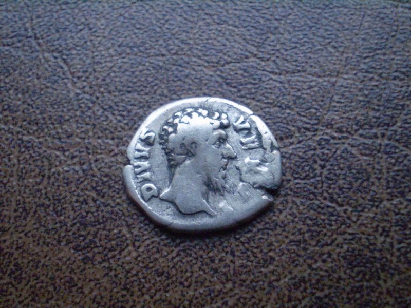 Срібло консекраційний денарій Луцій Вер 169-й рік н. е